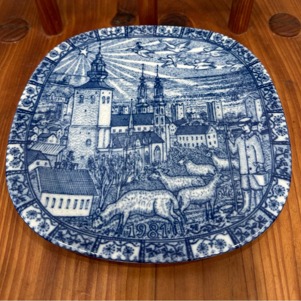 Rorstrand 1981 Limited edition JULEN collector's piece 
Christmas Year Plate